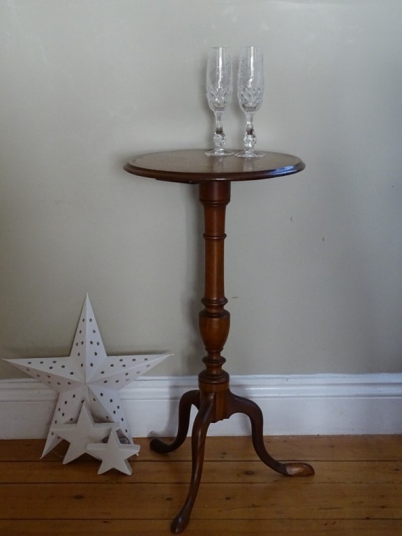 Georgian Mahogany Feather Banded Inlayed Tripod Table