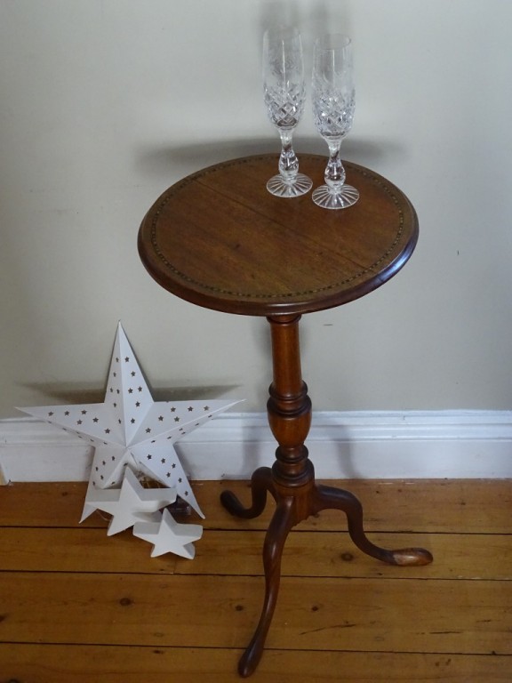 Georgian Mahogany Feather Banded Inlayed Tripod Table