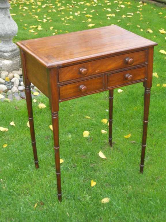 Regency Mahogany Side Table Cabinet With Three Drawers